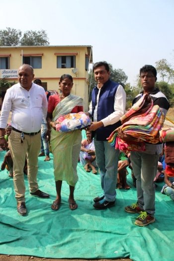 FREE BLANKET DISTRIBUTION CAMP