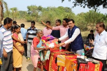 FREE BLANKET DISTRIBUTION CAMP