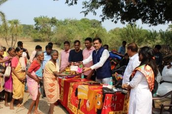 FREE BLANKET DISTRIBUTION CAMP