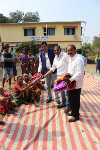 FREE BLANKET DISTRIBUTION CAMP