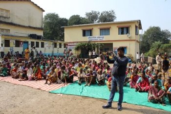 FREE BLANKET DISTRIBUTION CAMP