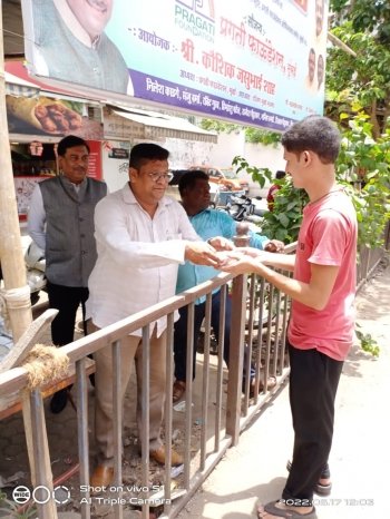 KHICHDI DISTRIBUTION BY PRAGATI FOUNDATION IN MUMBAI