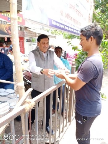 KHICHDI DISTRIBUTION BY PRAGATI FOUNDATION IN MUMBAI