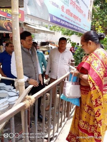 KHICHDI DISTRIBUTION BY PRAGATI FOUNDATION IN MUMBAI